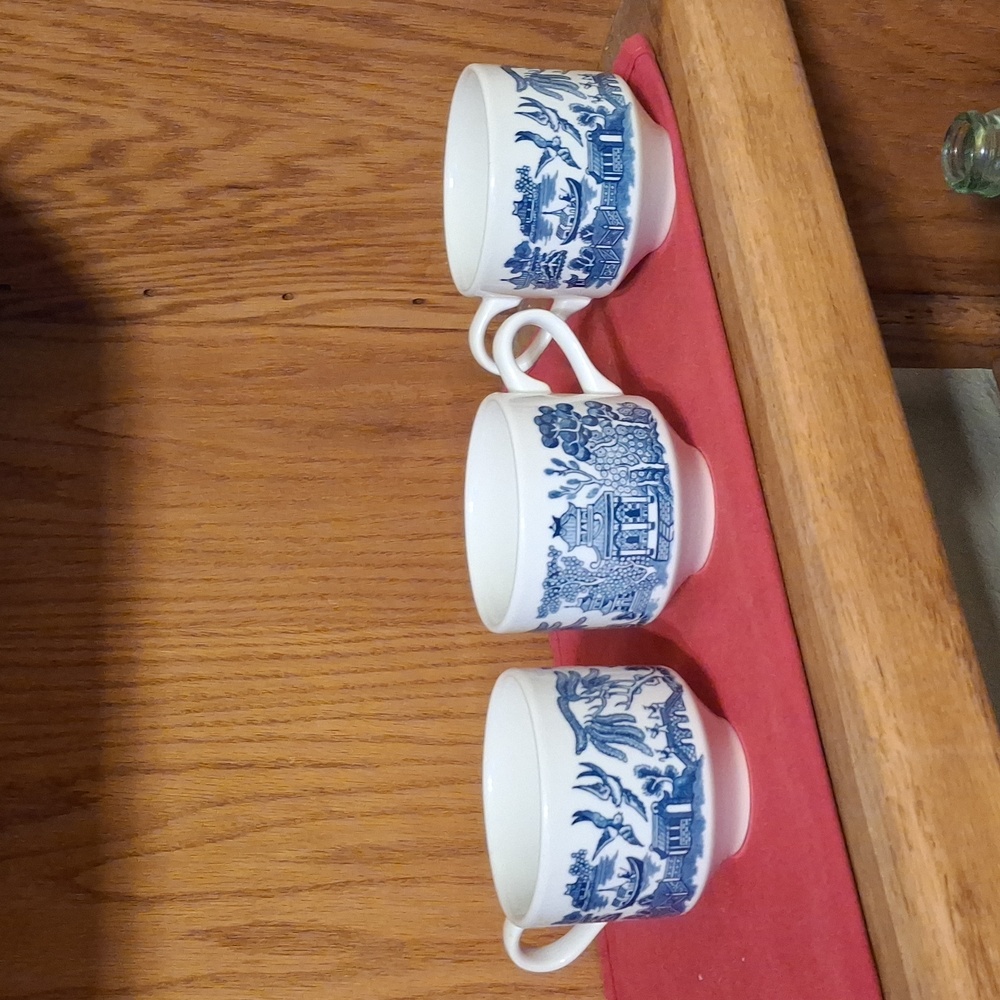 3 Vintage Churchill England Blue Willow tea / coffee cups